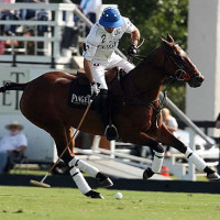 Sapo Caset on a breakaway toward goal