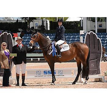 Jessica Springsteen and Emanuel Andrade Grab SSG Gloves Bonus Money