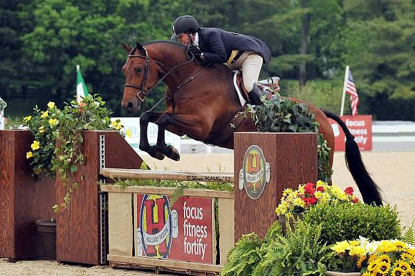 Hunter Derbies Highlight Saturday Lineup at Kentucky Spring Horse Show