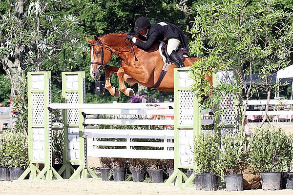 Alfano Wins the $10,000 USHJA International Hunter Derby at Chagrin Valley Hunter Jumper Classic
