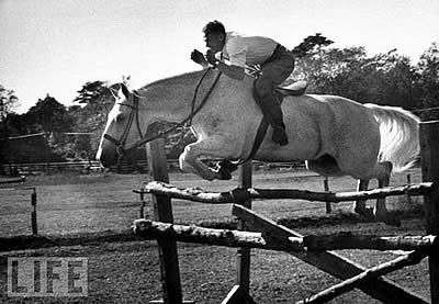 2013 Alltech National Horse Show Welcomes Harry deLeyer