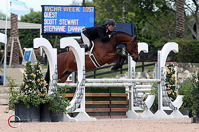 Scott Stewart Clinches First Year Green Working Hunters to Kick Off World Champion Hunter Rider Week