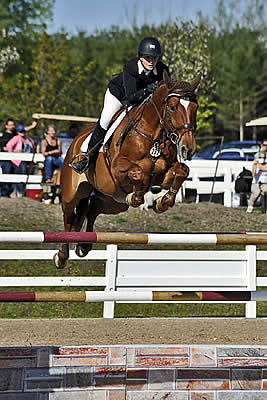 Jaclyn Duff Scores First FEI Victory at Caledon Pan Am Equestrian Park
