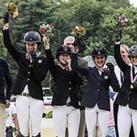 The Zone 1 and 9 Team celebrates their Gold medal (Sportfot)