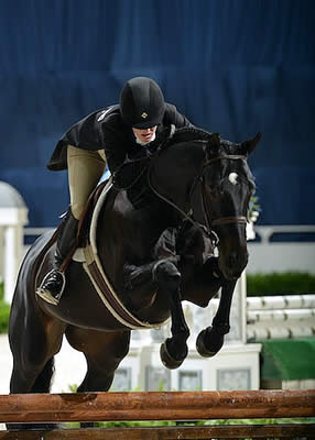 Mindful Is Unbeatable to Win WIHS Grand Hunter Championship