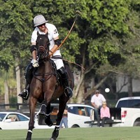 Polito Pieres makes a neck shot