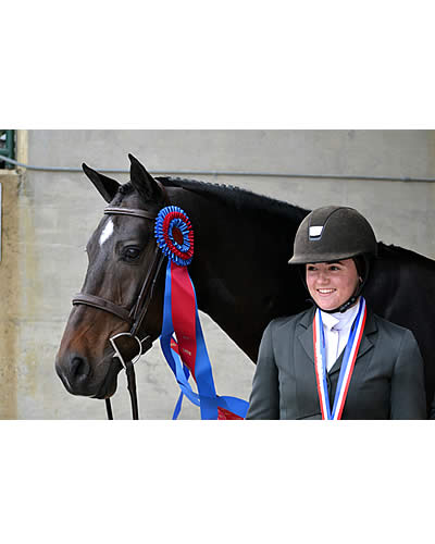 Yowan and McCloskey Collect Grand Champion Junior Hunter Honors