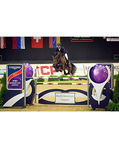 Kent Farrington Speeds to Victory on Voyeur at Kentucky