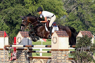 Mavis Spencer Claims Win in 1.40m Open Jumpers at Kentucky Summer Classic