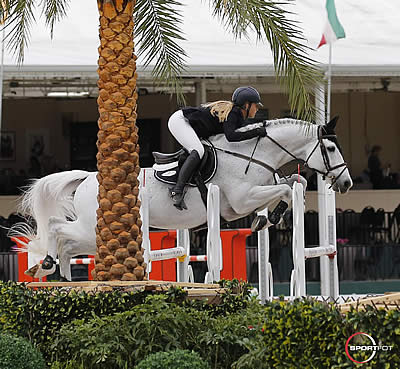 Kristen VanderVeen Scores Second Five-Star Win in Ninth Week of WEF