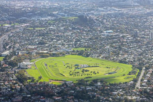 Aerial view of the Ellerslie Racecourse By North Island Av - Own work, CC BY-SA 4.0
