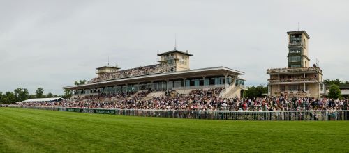 A panoramic view of the Chantilly Racecourse at the 2013 Prix de Diane, in Chantilly, France.
By Diliff - Own work, CC BY-SA 3.0, https://commons.wikimedia.org/w/index.php?curid=26718123